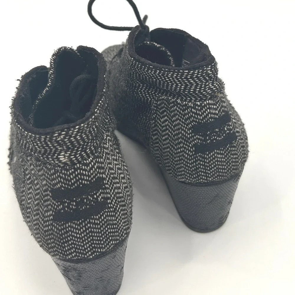 TOMS Black White Herringbone Wedge Ankle Booties Size 8 Lace‎ Up Shoes Scandi